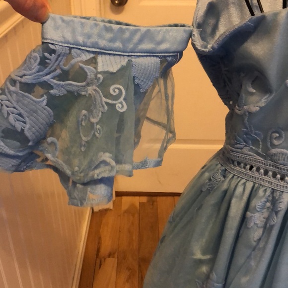 Two Sisters light blue “cold shoulder” mini dress - Picture 7 of 10